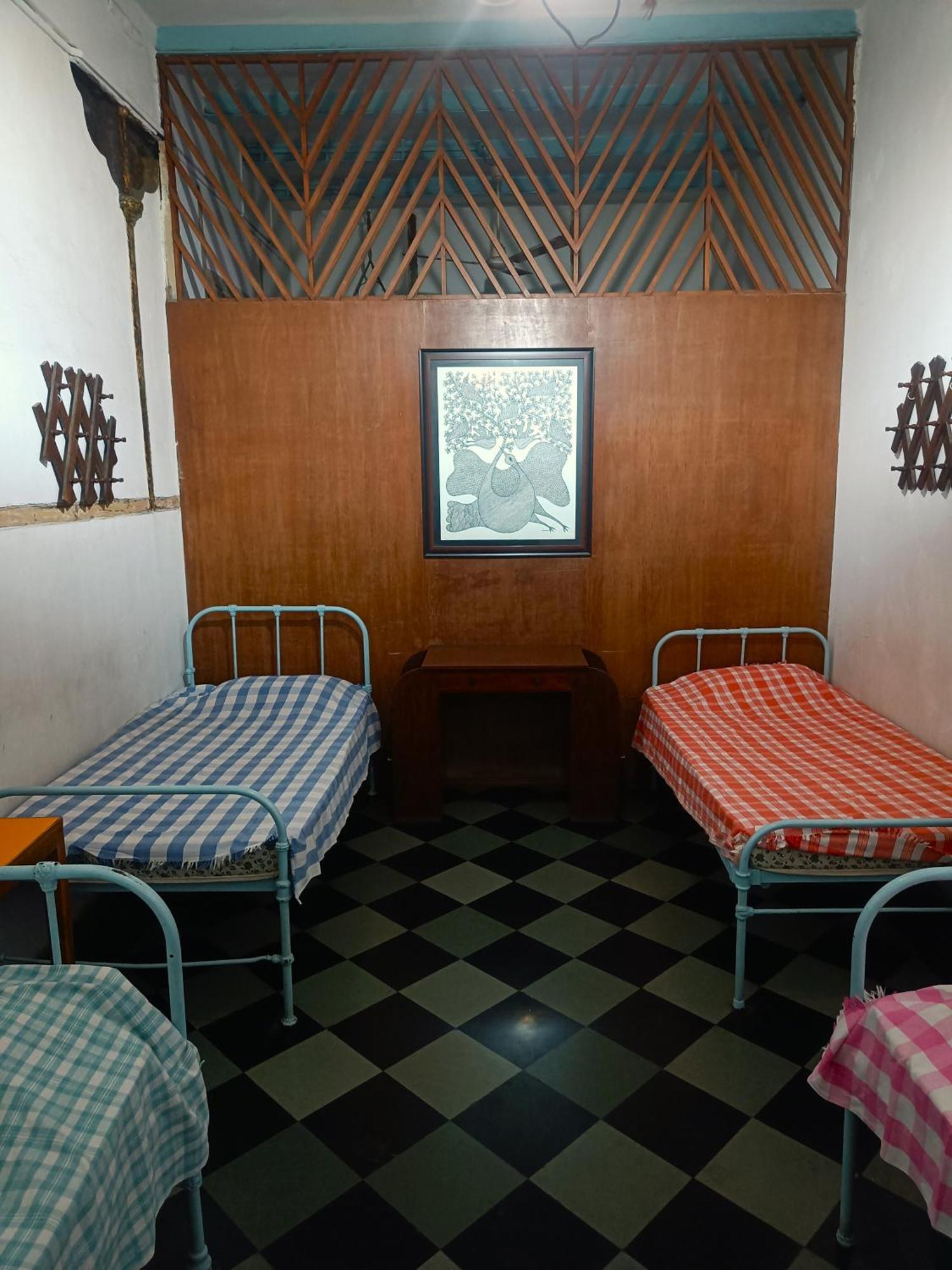 Hostel Vasantashram Cst Mumbai, Free Wifi With 1940S Retro Vibe — Photos 3